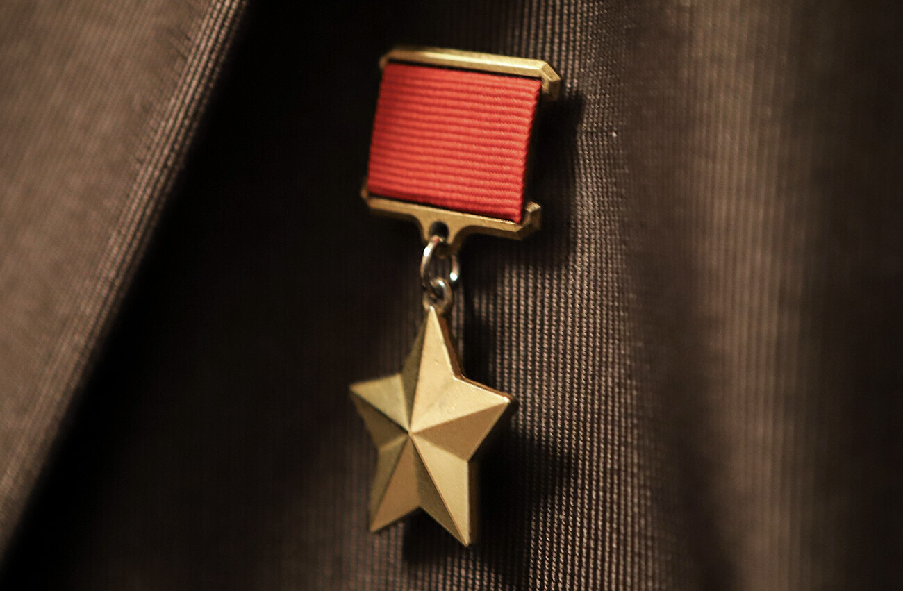 Estrella de Oro al Héroe de la Unión Soviética.