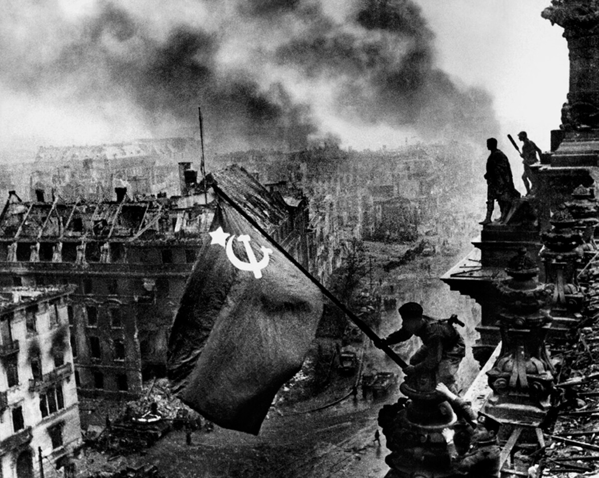 “La bandiera della Vittoria sul Reichstag”, 1945