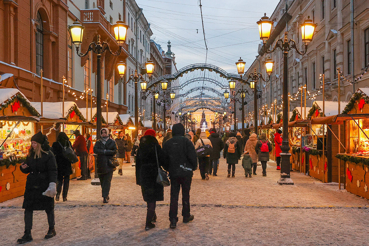 Cómo se prepara San Petersburgo para el Año Nuevo 2024 (FOTOS)