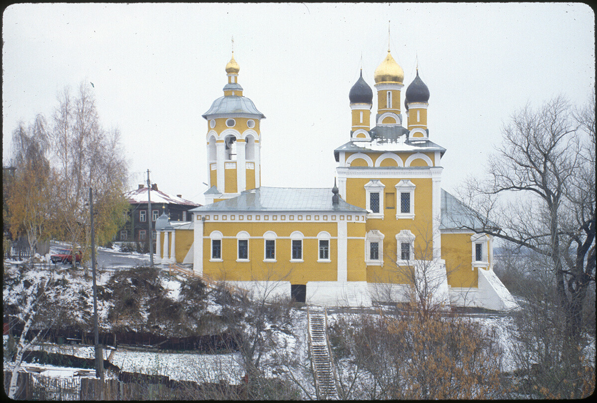 Église Saint-Nicolas sur la berge, vue sud. 26 octobre 2001