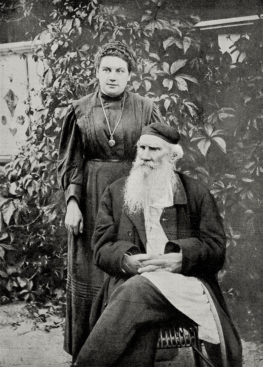 Leo Tolstoy with his daughter Alexandra, 1910