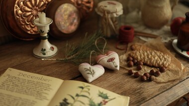 Make your magical Christmas decorations! (VIDEO)