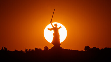 Is it true that the Sun never sets over Russia?