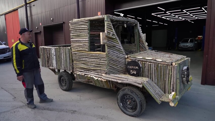 Kombi LADA iz brezove hlodovine