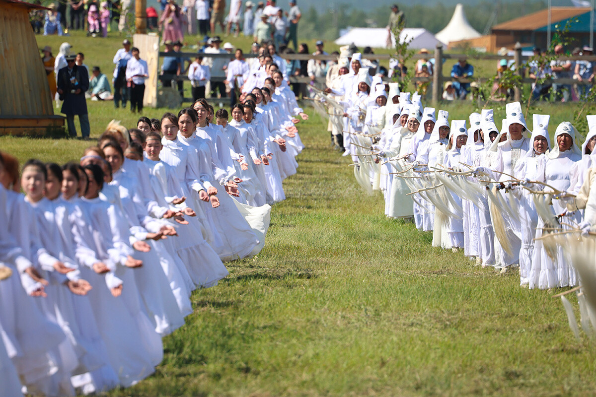 Partecipanti alla festa nazionale “Ysyakh Tuimaady” nel complesso rituale Us Khatyn, in Jacuzia