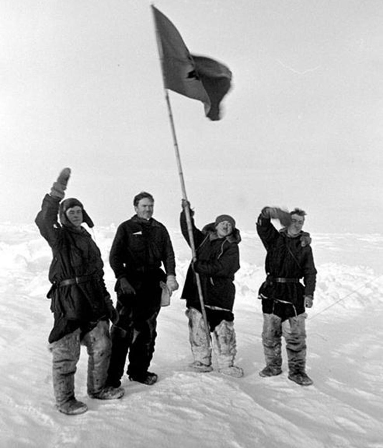 Expedicionarios del Polo Norte -1 en el Polo Norte