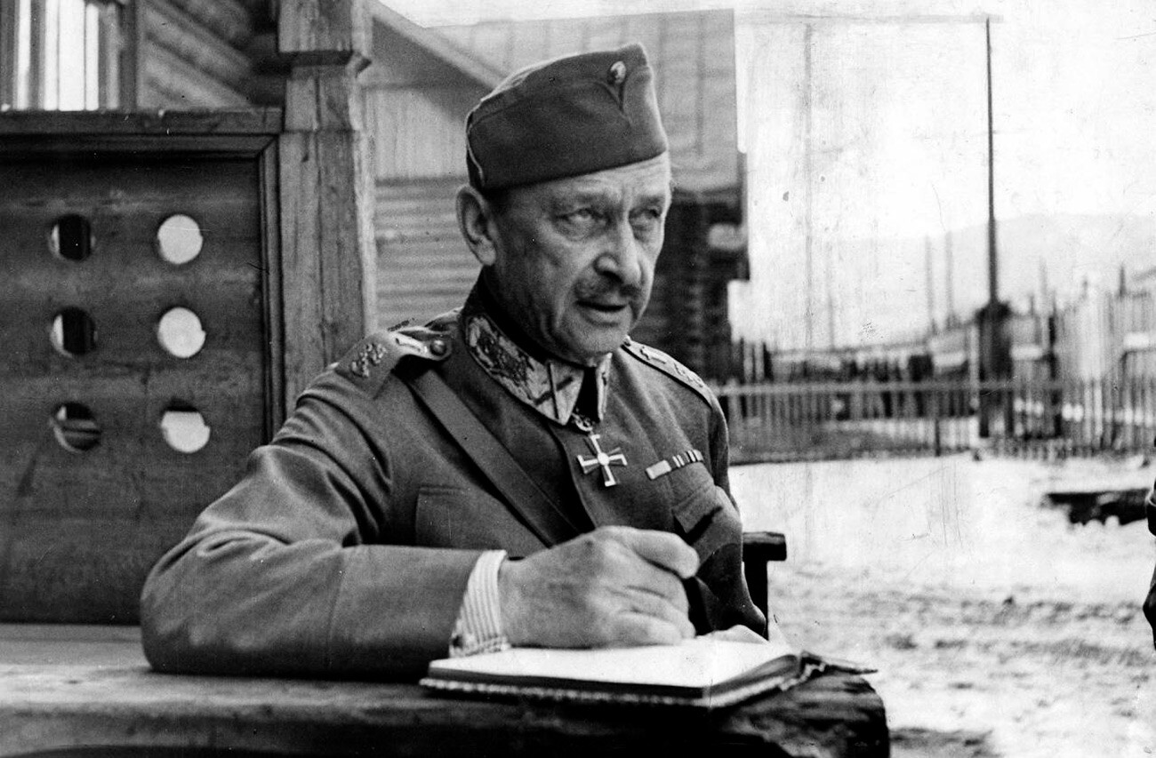 Carl Gustav Emil Mannerheim je kot predsednik Finske končal vojne operacije proti Sovjetski zvezi in sklenil premirje. 4. septembra 1944.