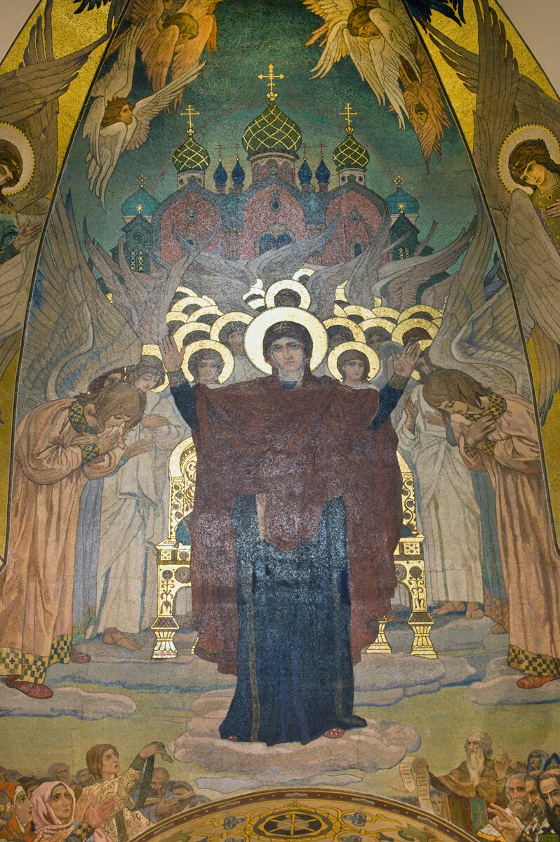 Iglesia de San Jorge. Mosaico del altar 'Asamblea de la Virgen María', detalle de María con ángeles. 15 de agosto de 2012.