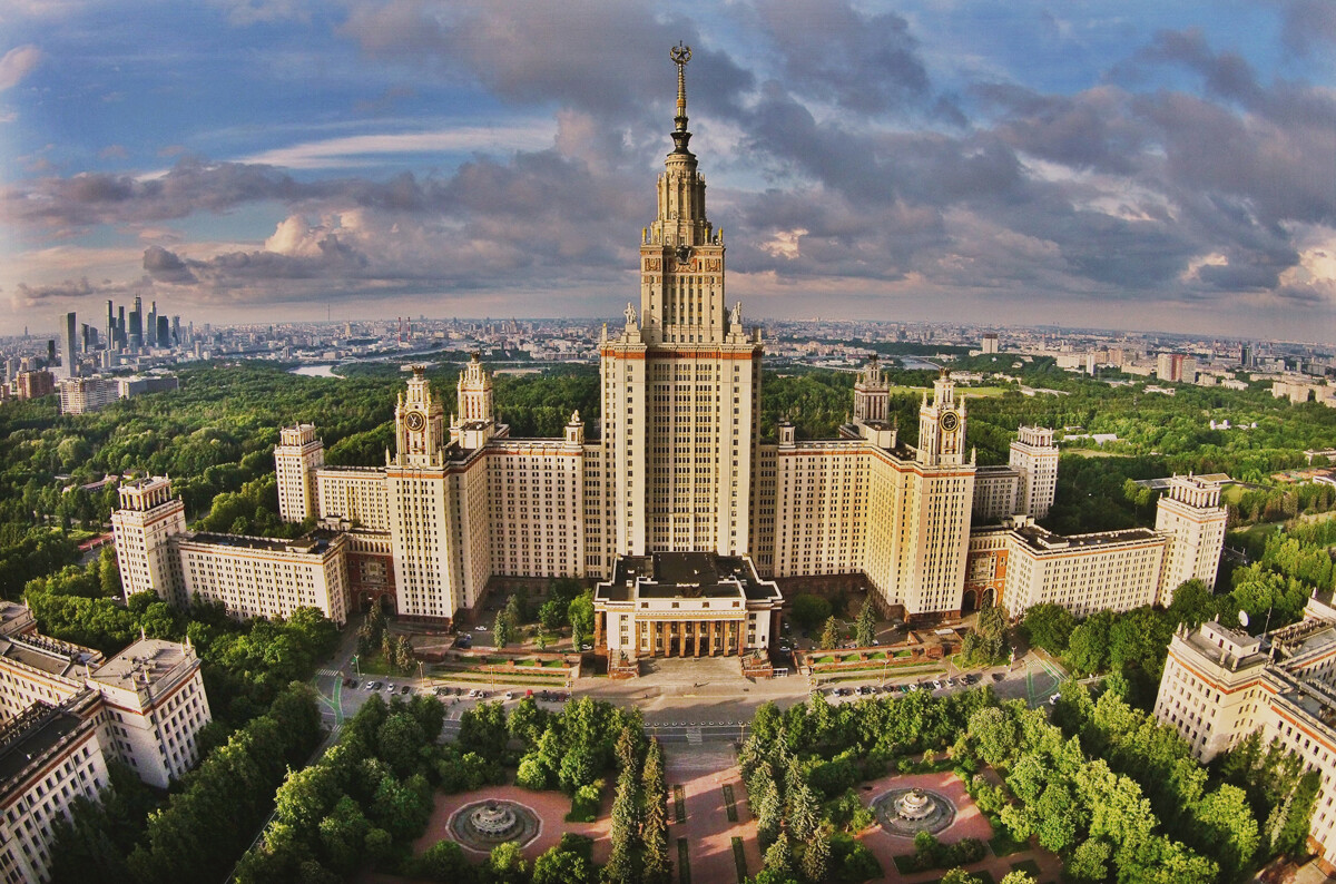 Edificio principal de la Universidad Estatal de Moscú Lomonósov.