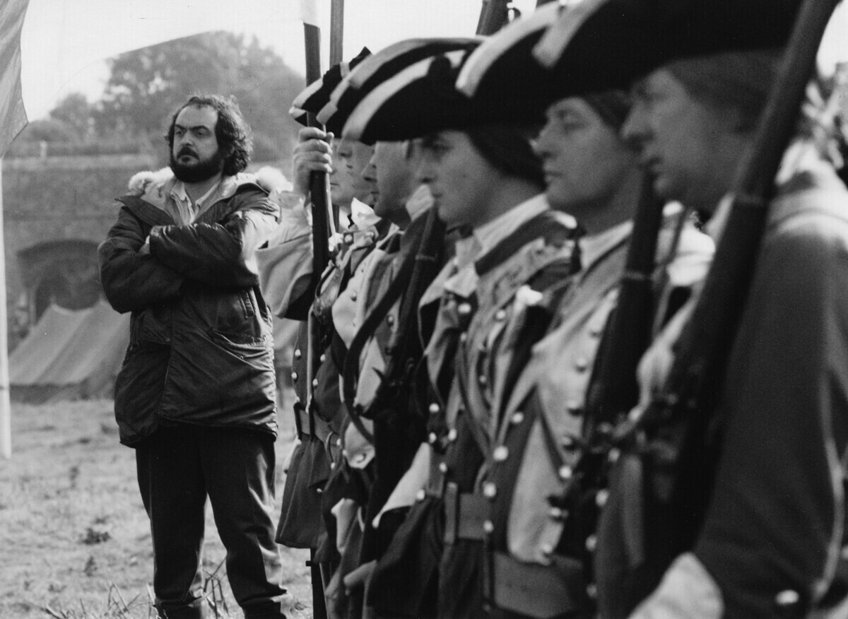 Kubrick no set em 1975, durante a produção do filme “Barry Lyndon”.