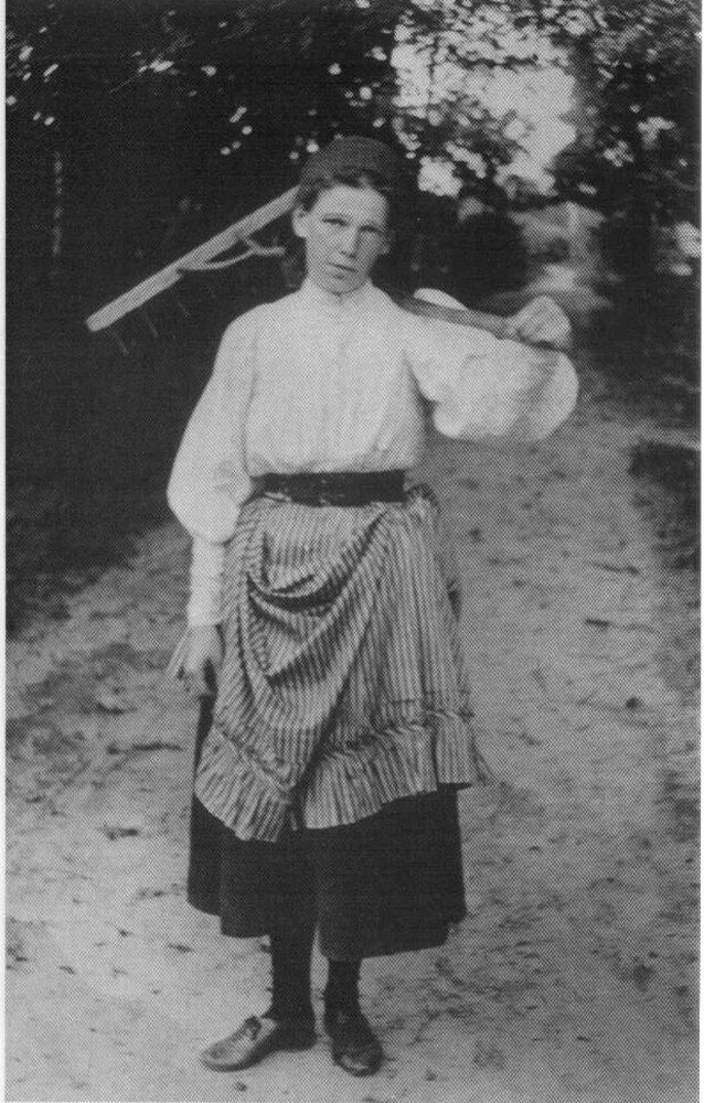 Maria Tolstaya. Photo by P. Biryukov. Yasnaya Polyana, 1895
