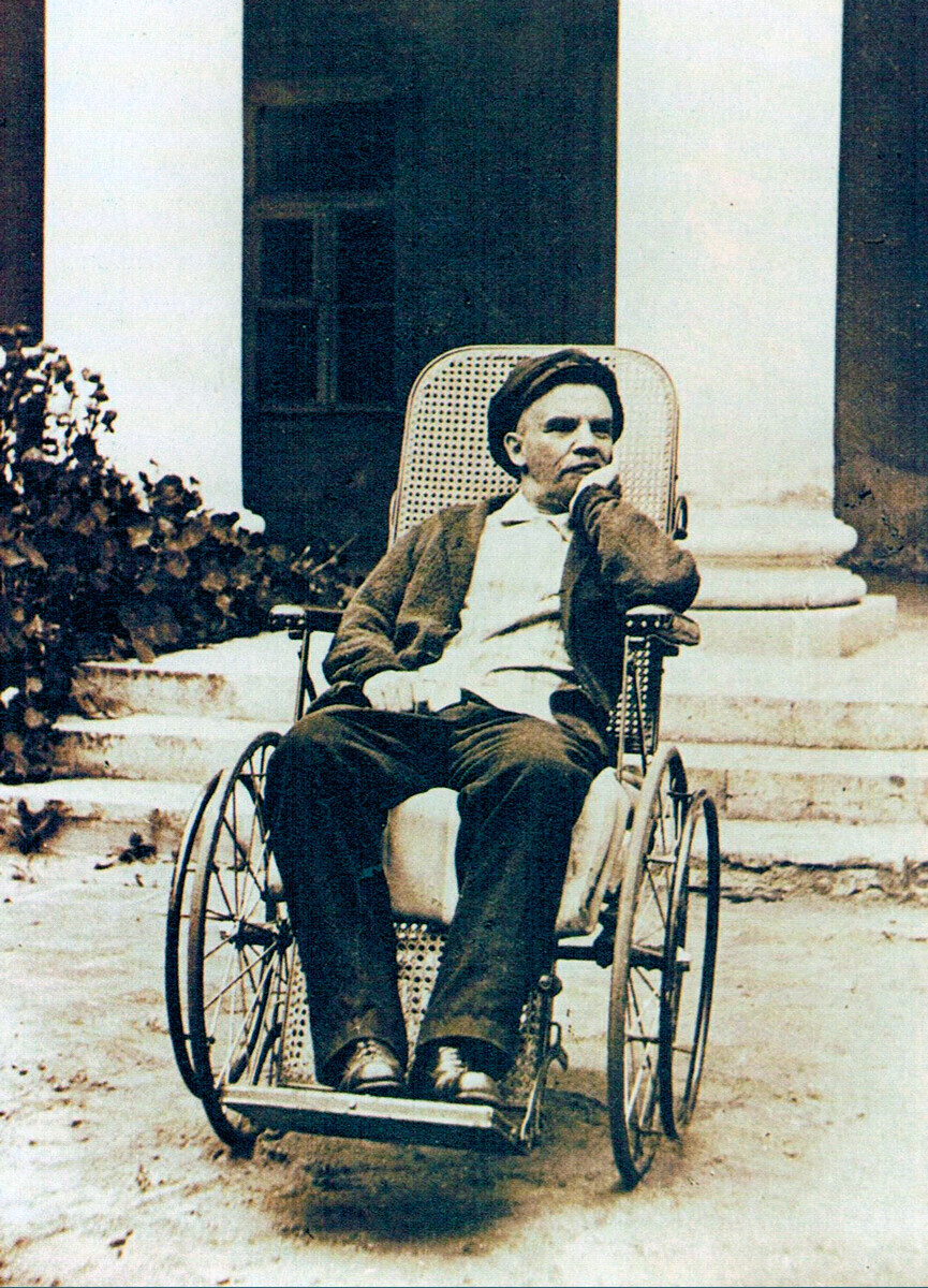 Ленин на неговиот имот во 1923 година. Една од последните фотографии направени додека е жив В. И. Ленин.

