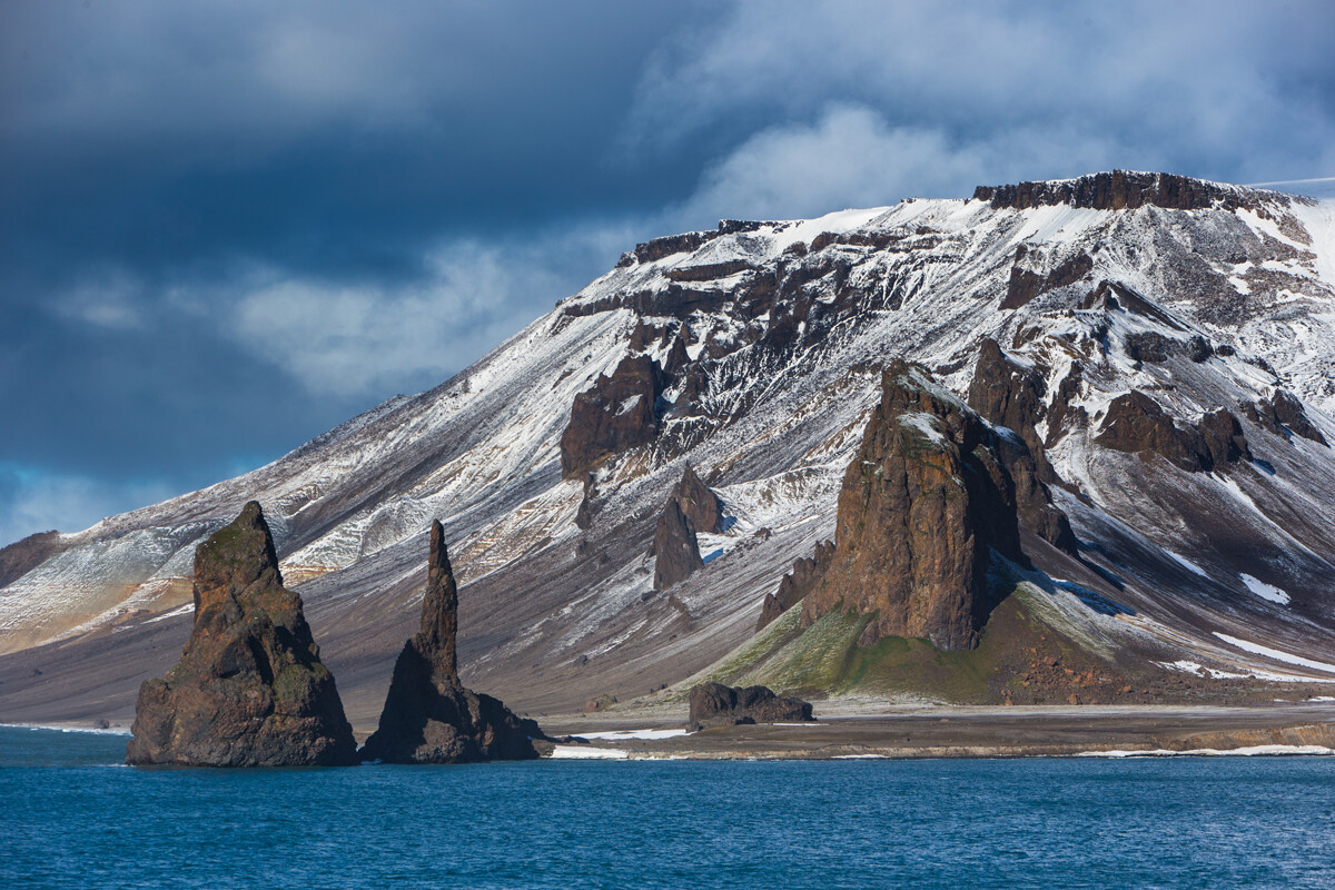 Capo Tegetthoff, sull’Isola di Hall, isola disabitata russa che fa parte dell’arcipelago della Terra di Francesco Giuseppe, nel Mar Glaciale Artico