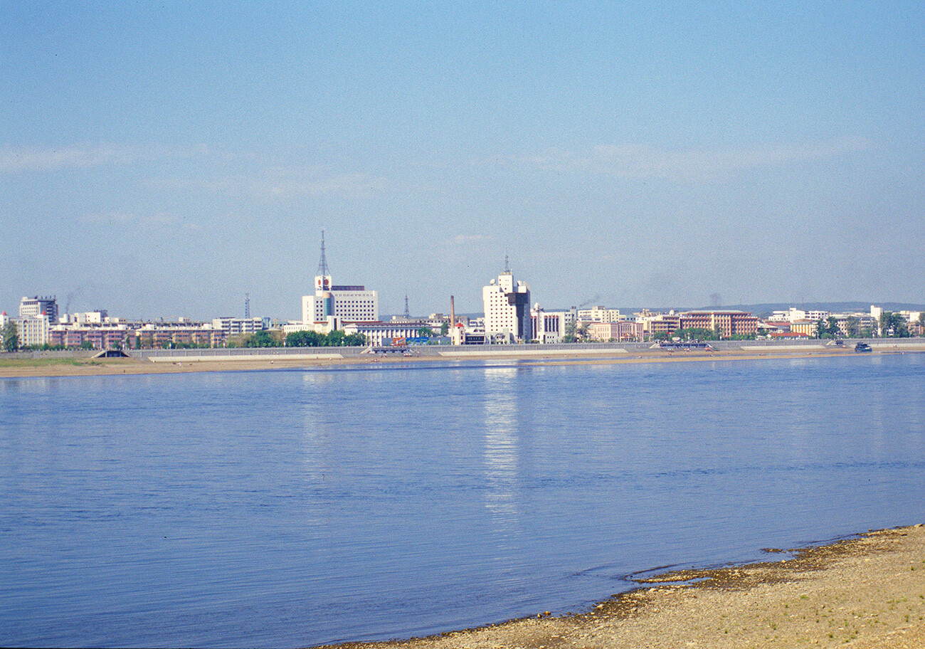 Blagoveshchensk. Vista sul fiume Amur verso la città cinese di Heihe. 15 giugno 2002
