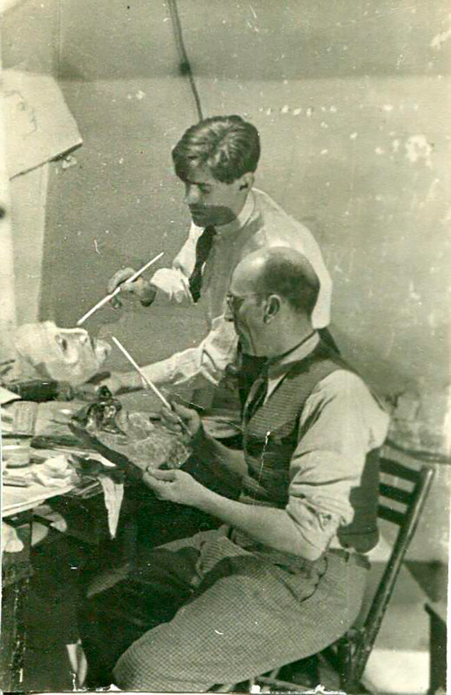 Ajvlediani S.N. junto al artista español Sanchez Alberto. Moscú. Teatro de cámara, finales de los años 1920-principios de los años 1930.