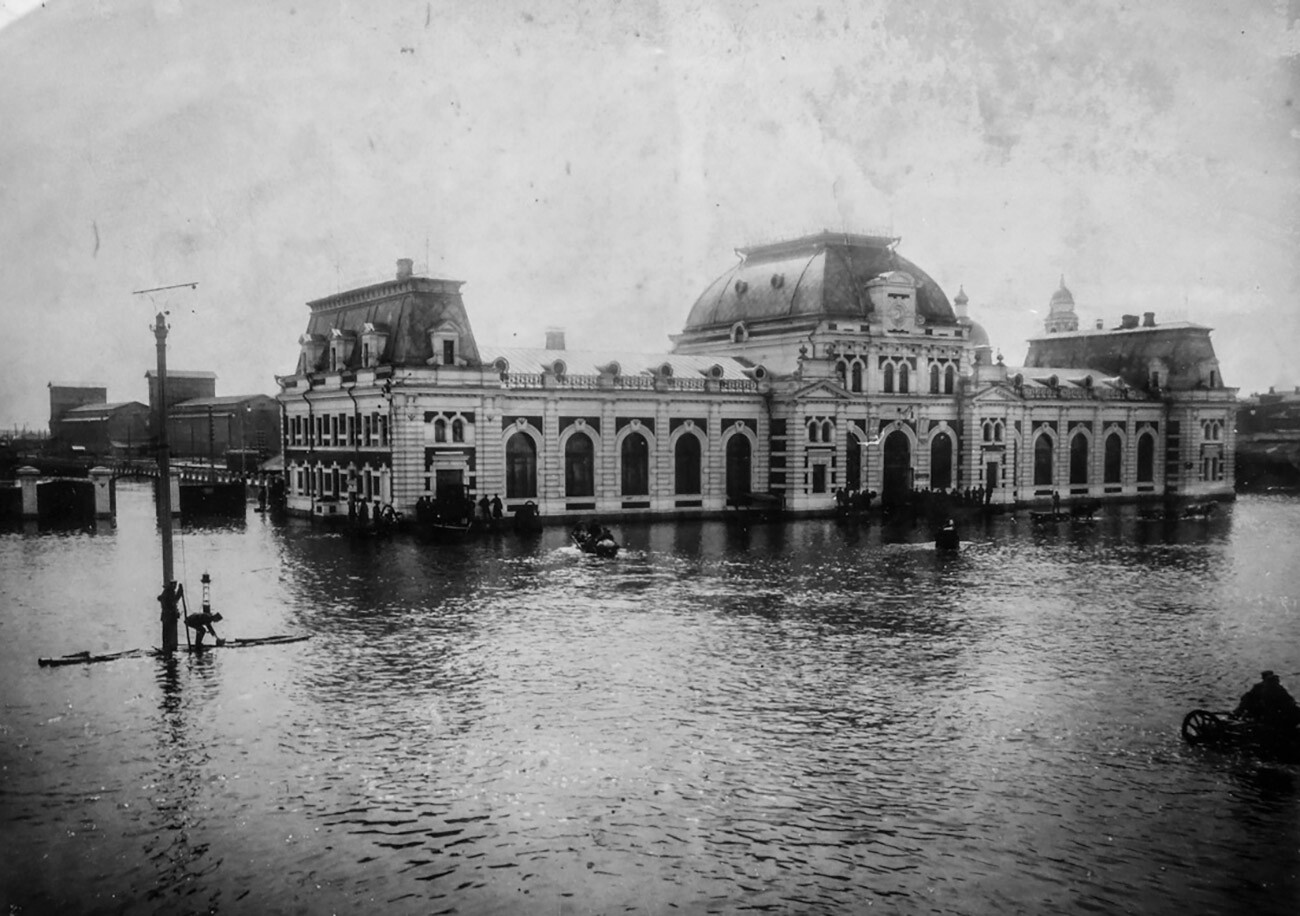 Poplava leta 1908. Pogled na železniško postajo Pavelecki vokzal