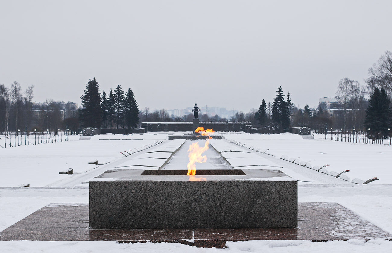 Piskarjovskoje spominsko pokopališče. Sankt Peterburg, Rusija.