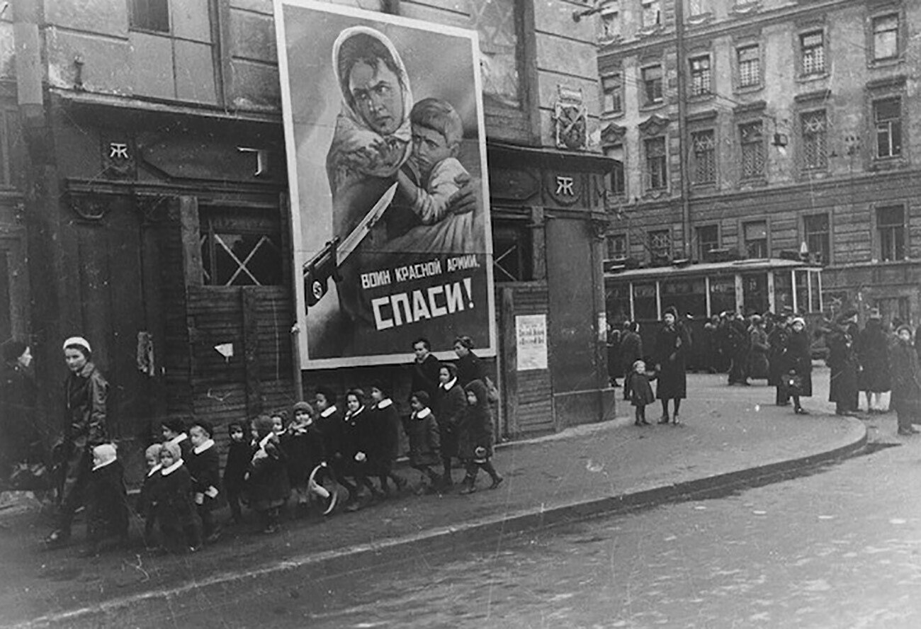 Foto-foto Peristiwa Pengepungan Leningrad Oleh Boris Kudoyarov - Russia ...