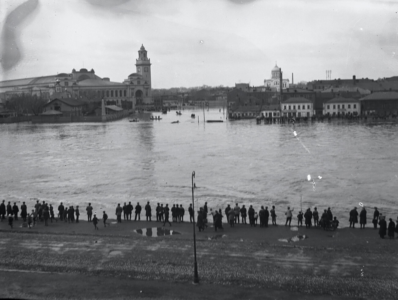 Inundación de 1926. Vista de la estación de ferrocarril de Kievsky