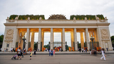 Зошто во многу градови во Русија парковите го носат името на писателот Максим Горки?