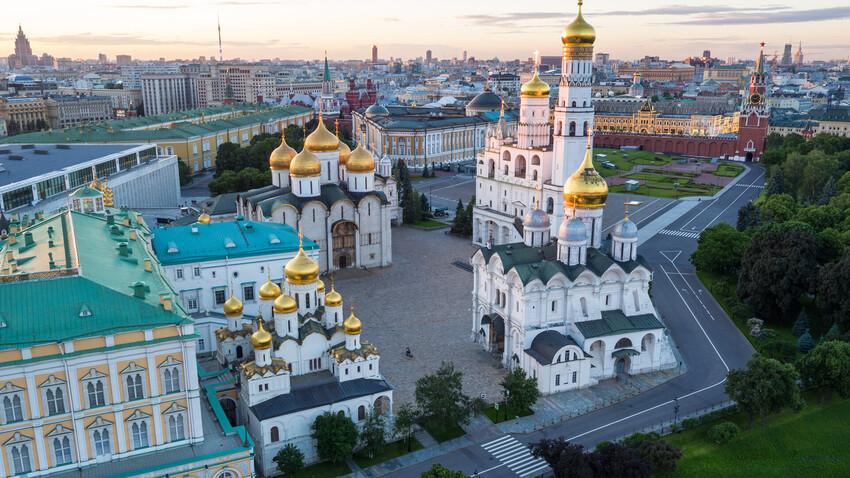 La piazza delle Cattedrali del Cremlino di Mosca