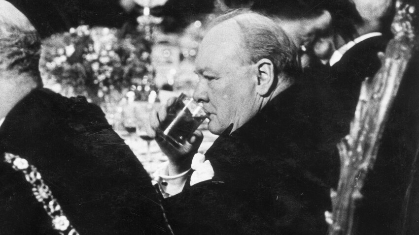 Winston Churchill na kosilu z županom v Mansion House v London Cityju