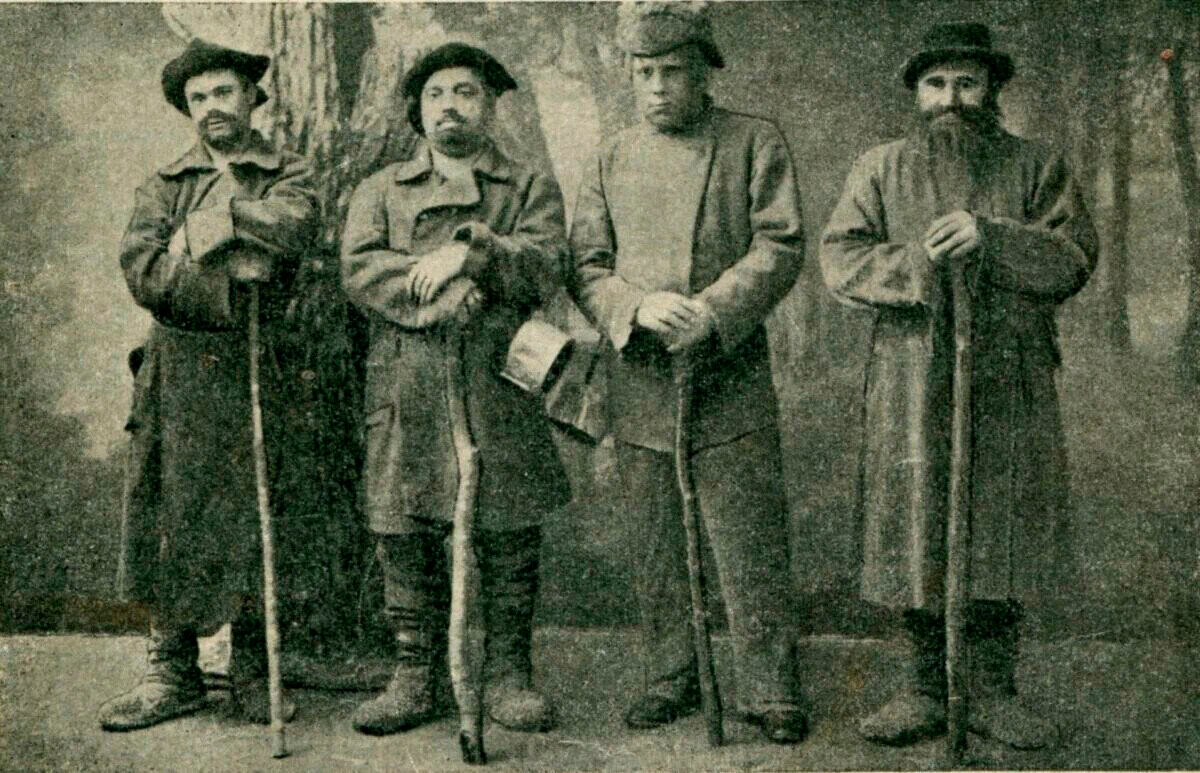 A quartet of ‘Siberian vagabonds,’ circa 1912-1913