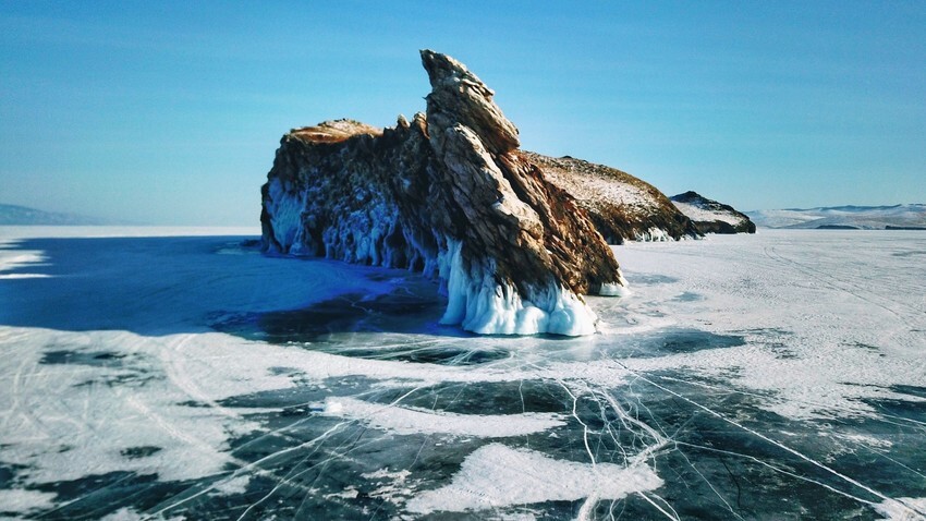 El cabo Dragón en la isla Ogói del lago Baikal.
