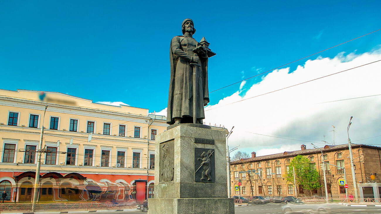 Monumento a Yaroslav el Sabio.