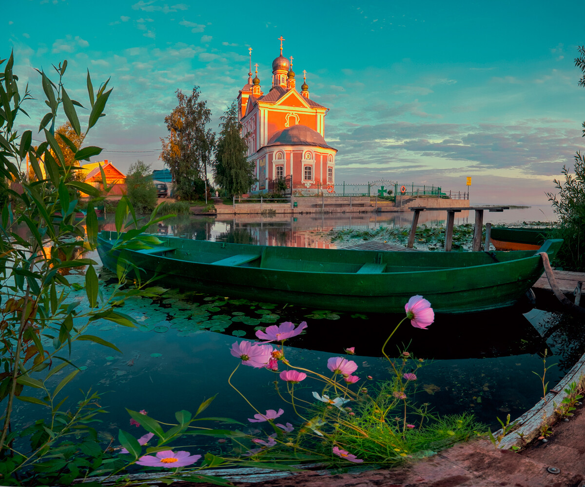 Lake Pleshcheyevo and the Church of the Forty Martyrs
