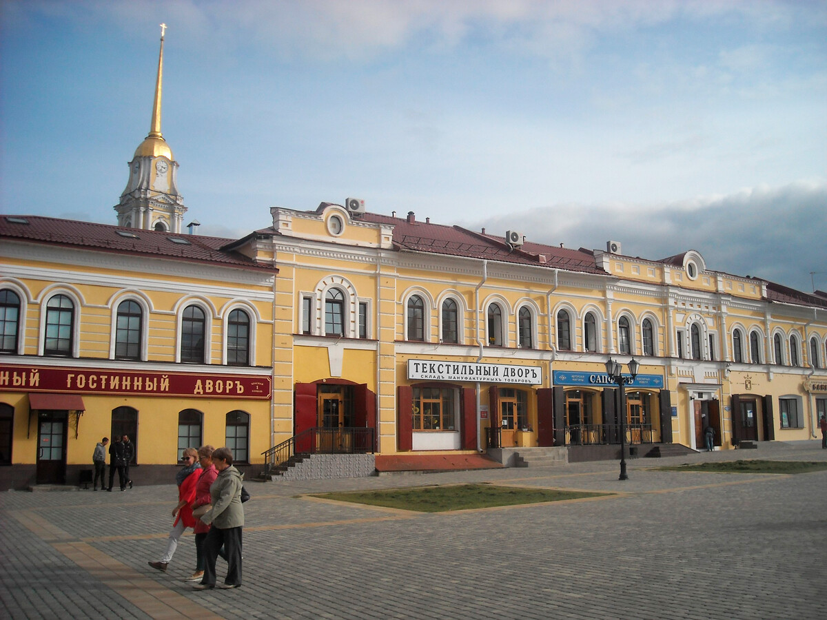 Ретро вывески на Красной площади Рыбинска