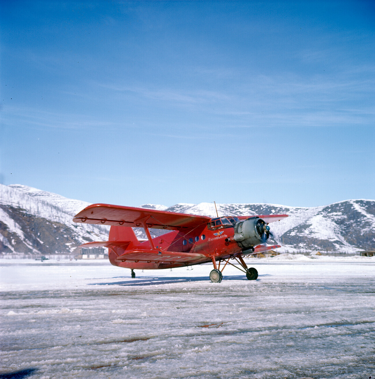Авион Ан-2 што се користи за испорака на храна и пошта во оддалечените подрачја на Крајниот Север

