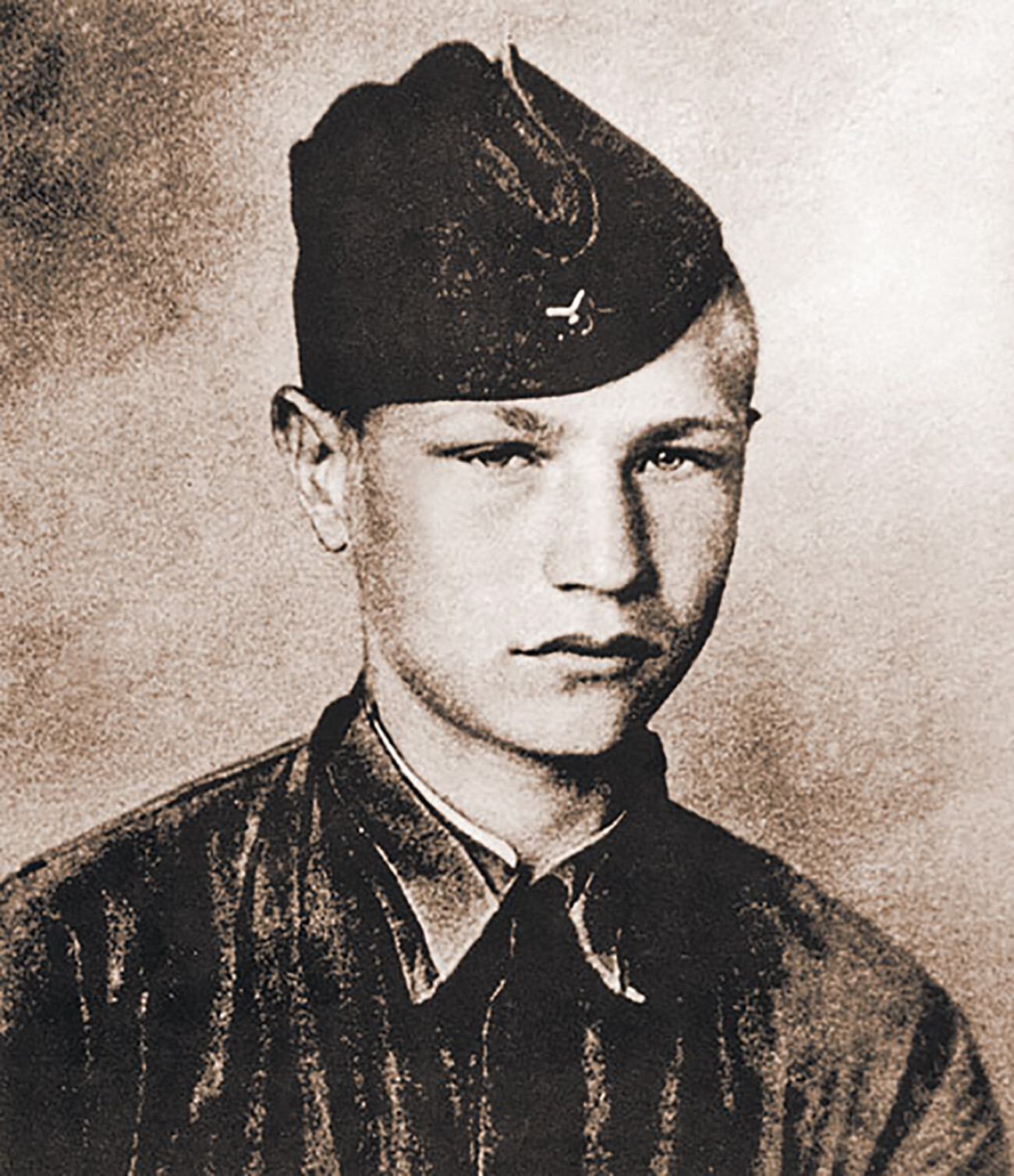 Dmitri Iazov, 16 ans, cadet à l'école d'infanterie de Moscou. 1941
