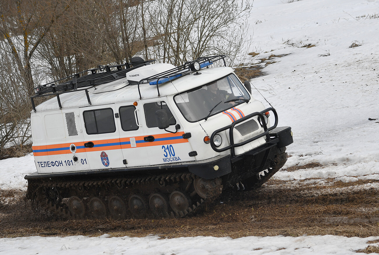 Minivan à chenilles, cet insolite tout-terrain prêt à affronter les étendues sauvages de Russie