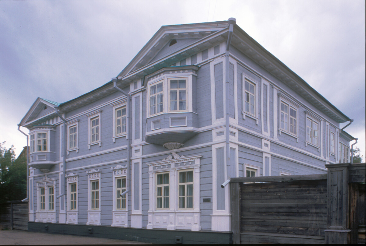 Sergei Volkonsky house. September 2, 2000