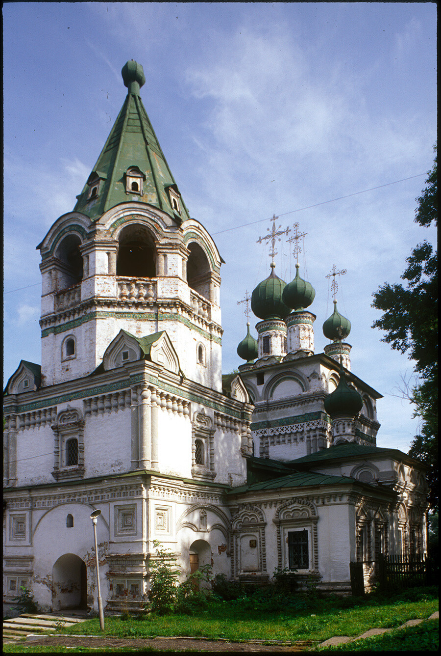 Solikamsk. Iglesia de la Epifanía, vista suroeste. 24 de agosto de 1999