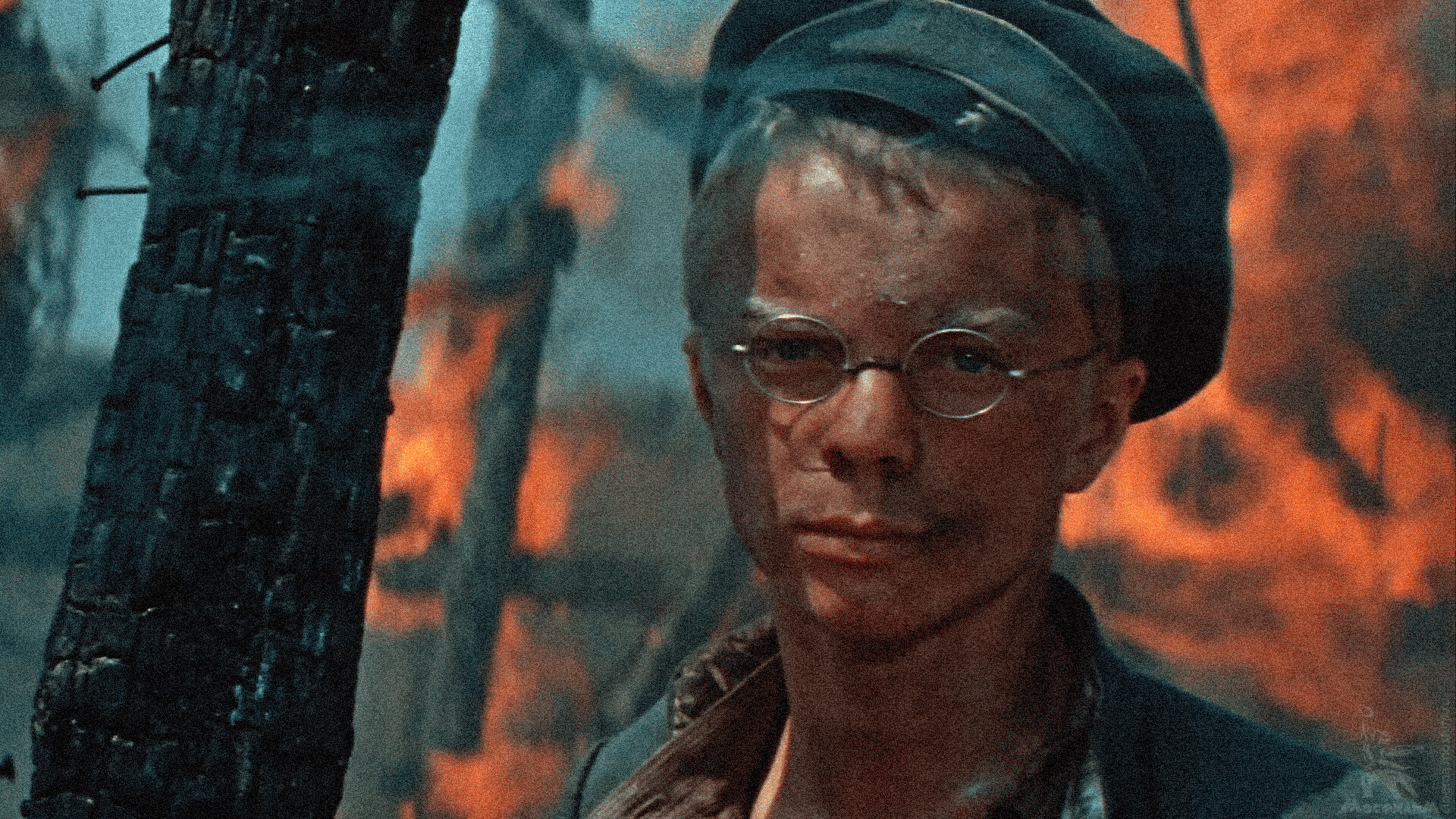 Il film “Neulovimye mstiteli” è basato sul racconto del 1921 “Krasnye djavoljata” (“Diavoletti rossi”) di Pavel Bljakhin, che narra le avventure di quattro adolescenti durante la Guerra civile russa