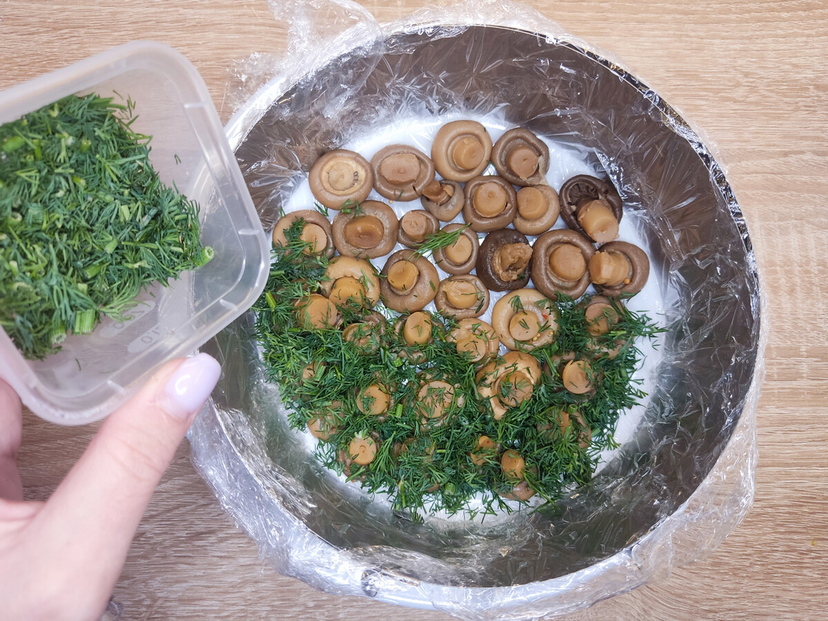 How to prepare a Russian ‘Mushroom Meadow Salad’ (RECIPE)