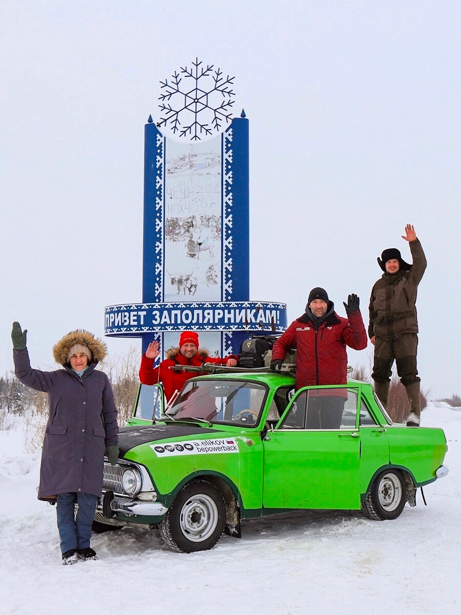 Ces Russes ont parcouru les routes de glace du Grand Nord en voiture soviétique