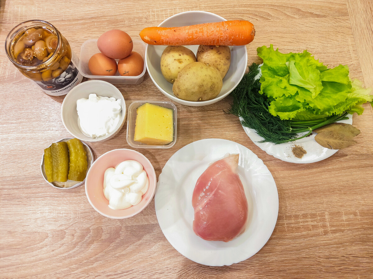 Recette de la salade russe «Clairière aux champignons»