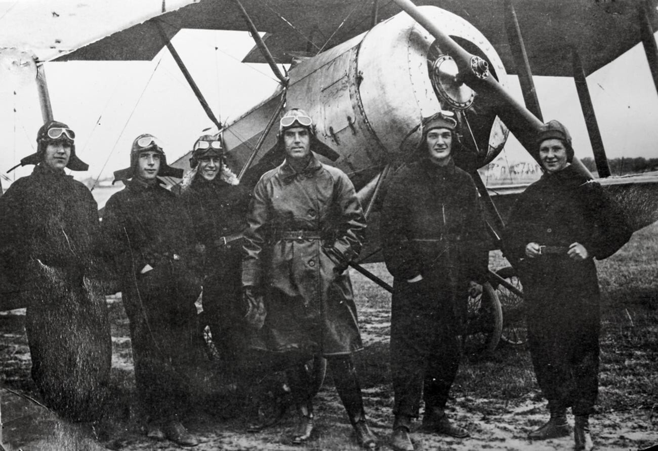 Primeros pilotos de la escuela de aviación, 1930.