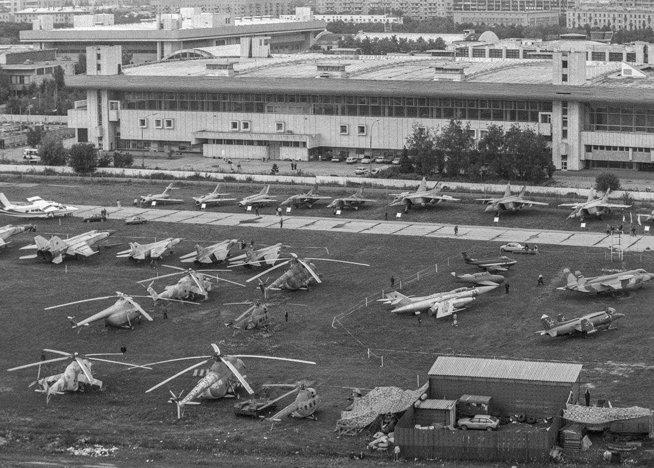 Exposición de aviación en el aeródromo de Jodinka.