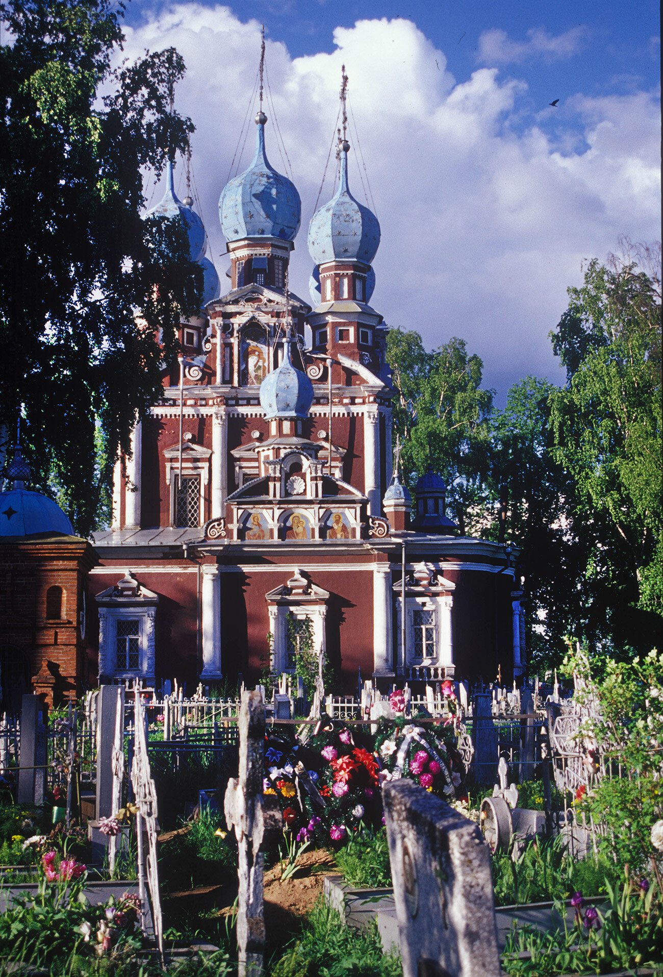 Church of Kazan Icon of the Virgin (1694). South view with cemetery. May 21, 2001