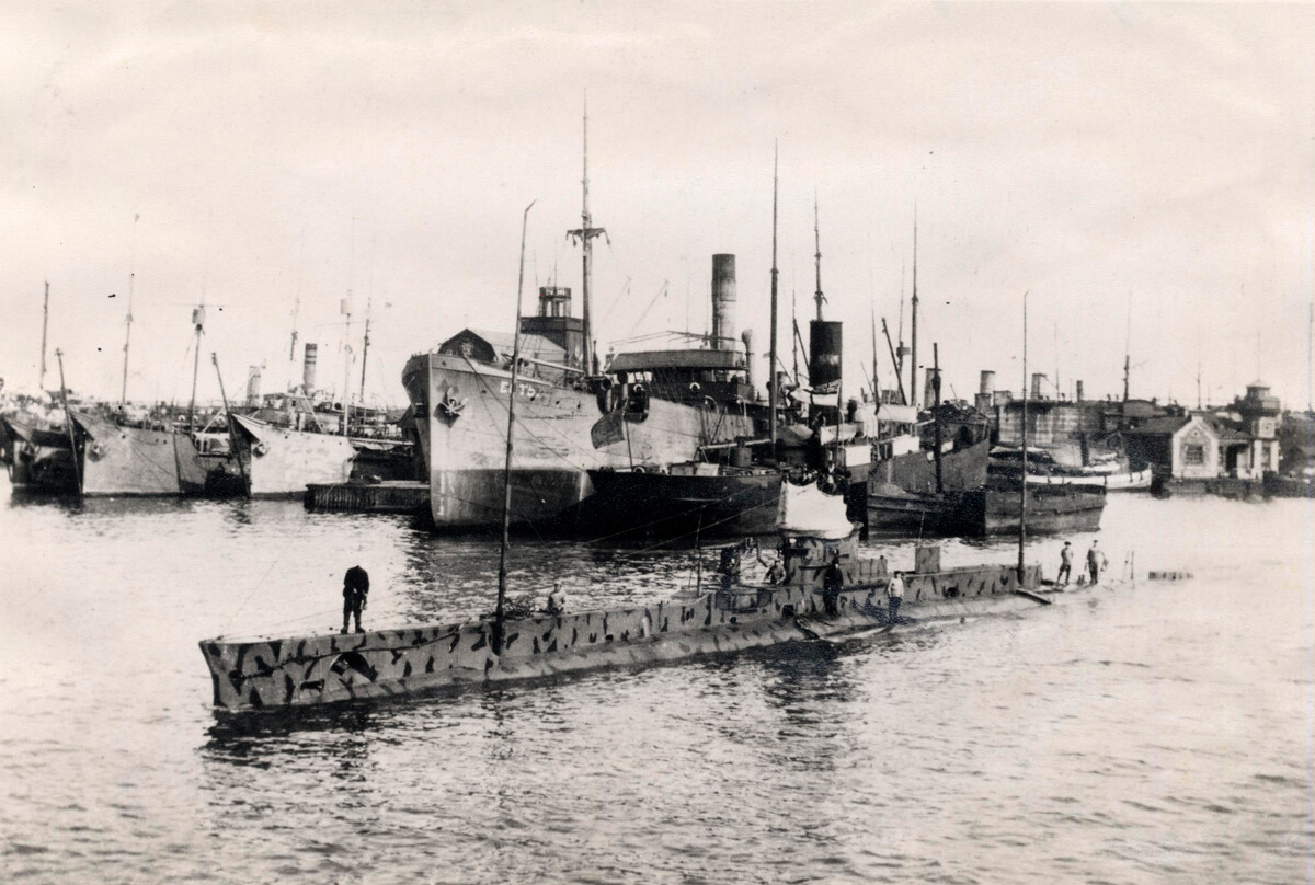 Le HMS E18 quitte pour la dernière fois le port de Rével (Tallinn) le 25 mai 1916. Il coulera le 2 juin 1916