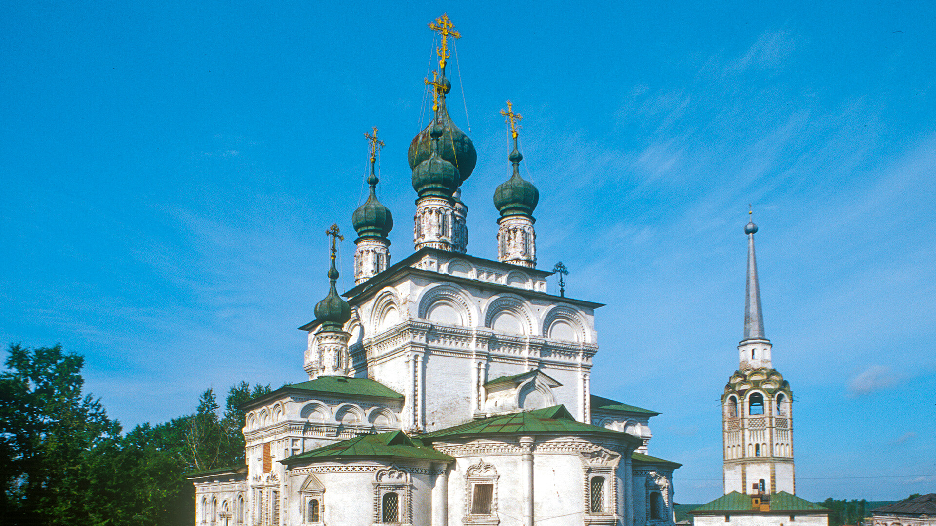  Solikamsk. Cathédrale de la Trinité, vue nord-est. À droite: clocher de la cathédrale.