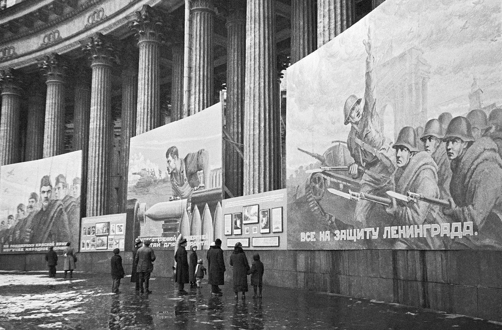 A patriotic exhibition in the Kazan Cathedral