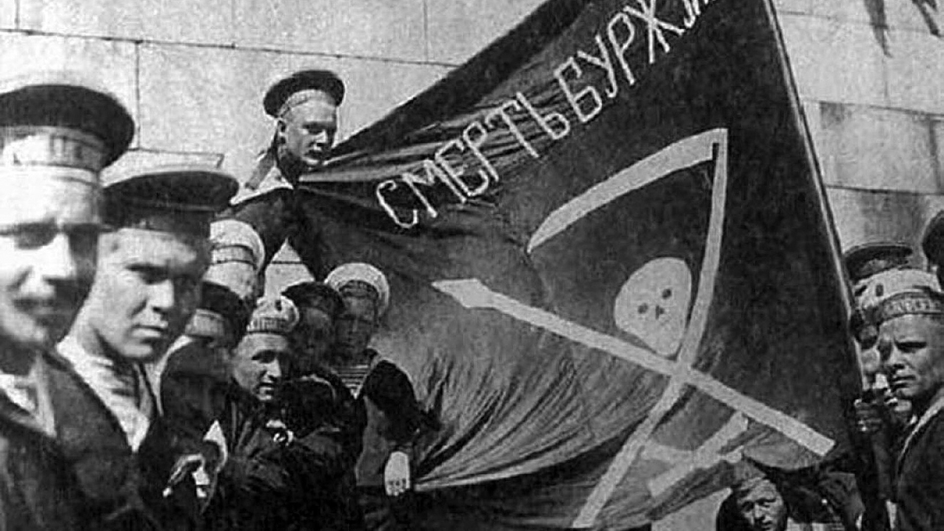 Sailors from the battleship 'Petropavlovsk' in 1917.