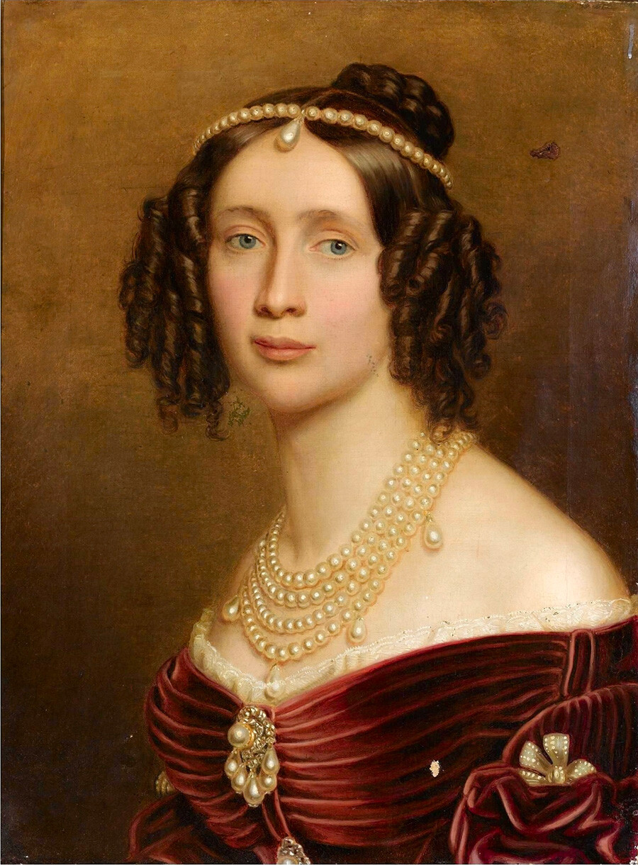 ヨーゼフ・カール・シュティーラー『マリア・アンナ・フォン・バイエルン（ザクセン王妃）の肖像』1842年。ザクセン王妃は「フェロニエール」で髪を飾っている。