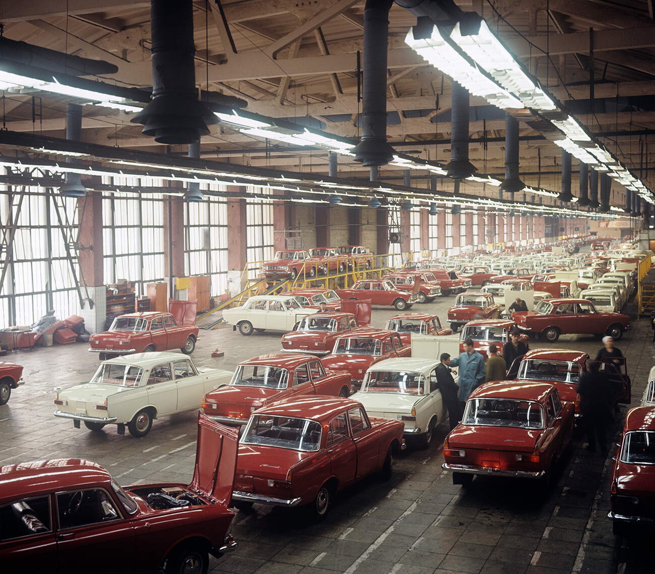 La fábrica de automóviles del Komsomol de Lenin.