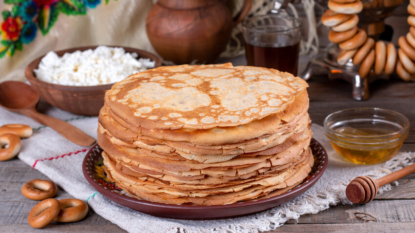 Les trois recettes de crêpes russes les plus populaires - Russia Beyond FR